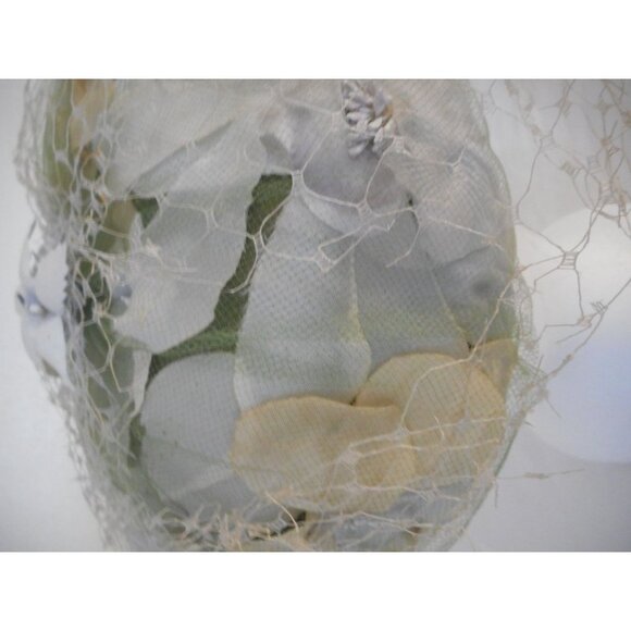 Vintage Women's Floral Capulet Hat with netting Blue Greens Union Made - Picture 8 of 8